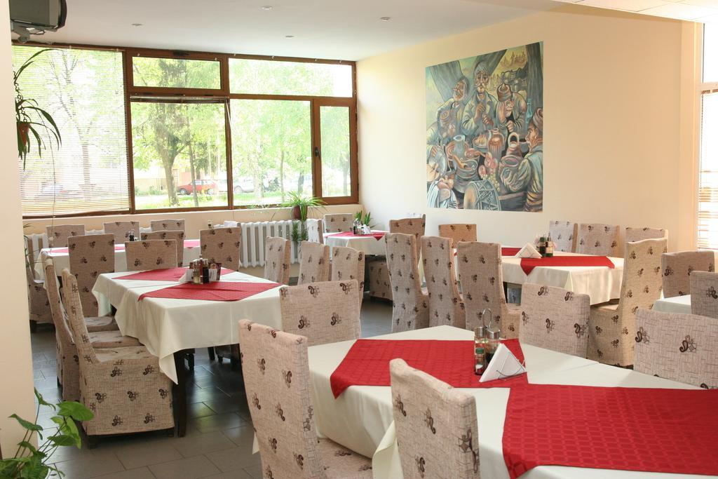 Interrum Hotel Razgrad ภายนอก รูปภาพ