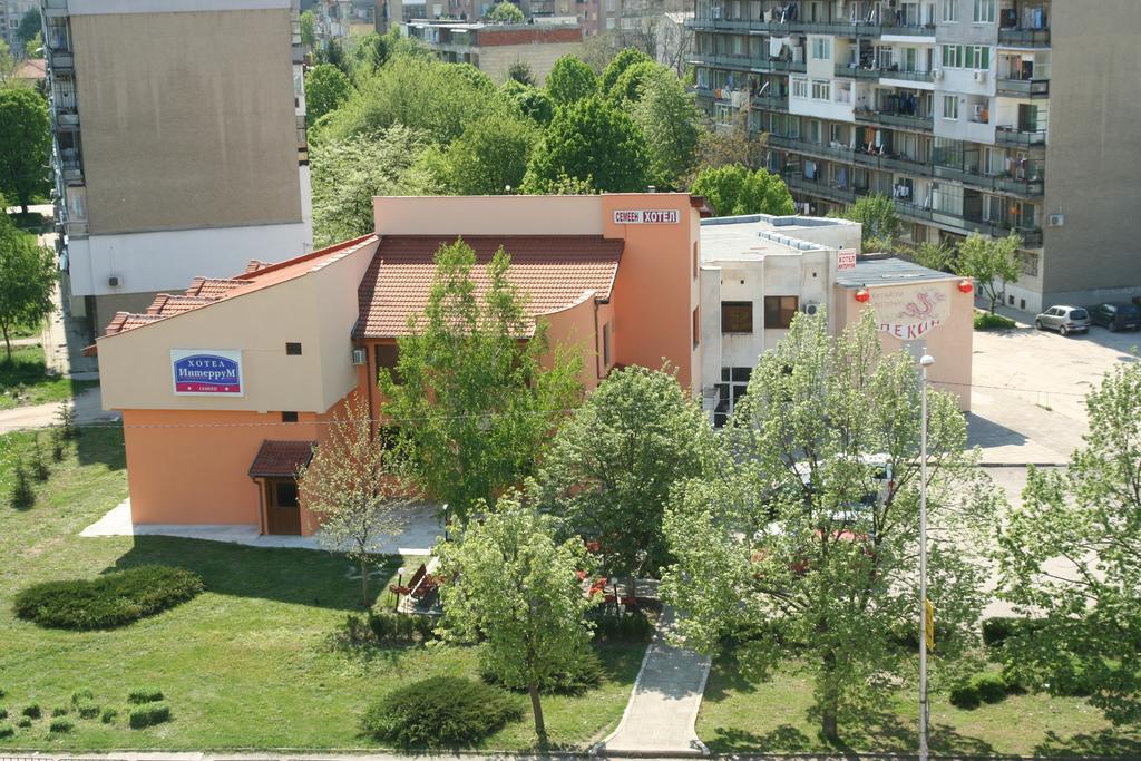 Interrum Hotel Razgrad ภายนอก รูปภาพ