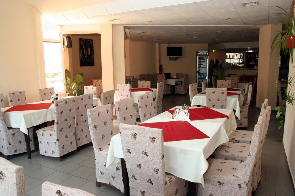Interrum Hotel Razgrad ภายนอก รูปภาพ