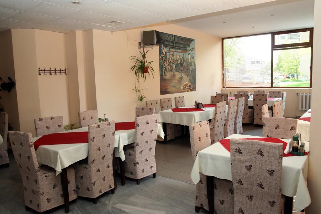 Interrum Hotel Razgrad ภายนอก รูปภาพ