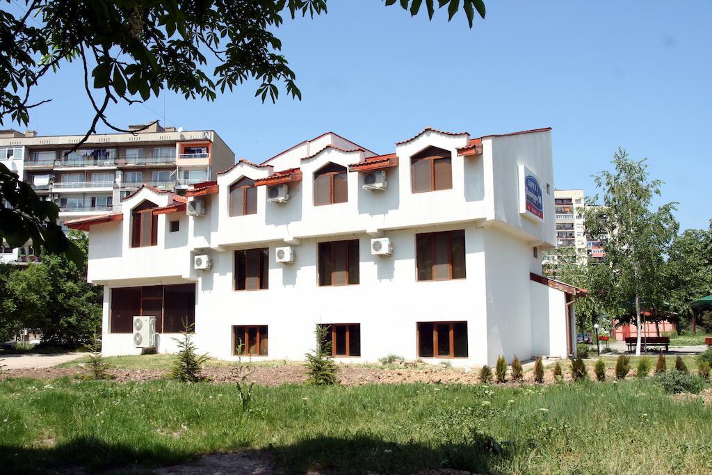 Interrum Hotel Razgrad ภายนอก รูปภาพ